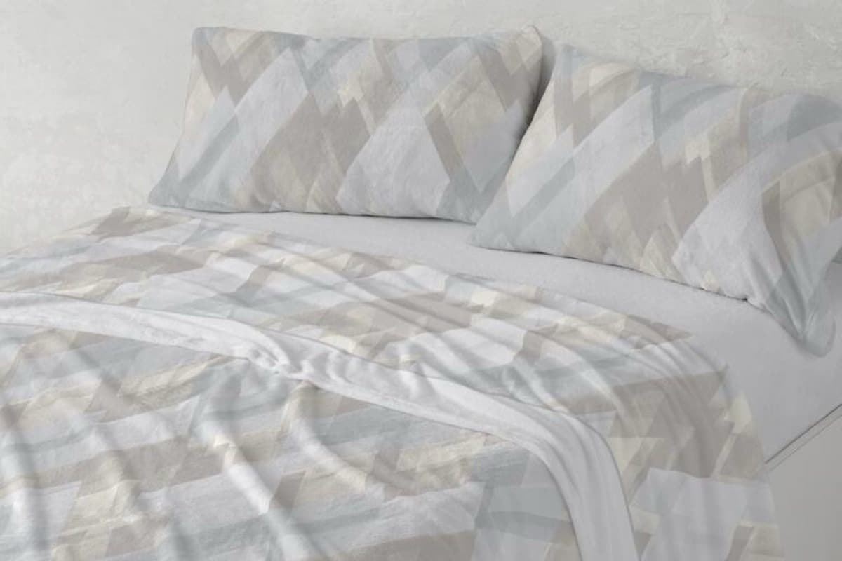 Sábanas de Nacarina Burrito Blanco – Diseño Geométrico - Imagen 1